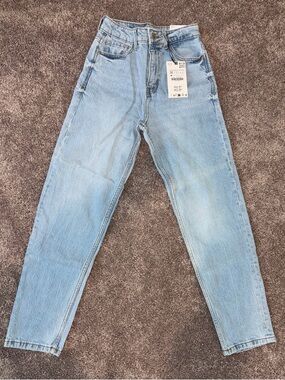 NWT Zara Light Wash Mom fit Jeans size 0